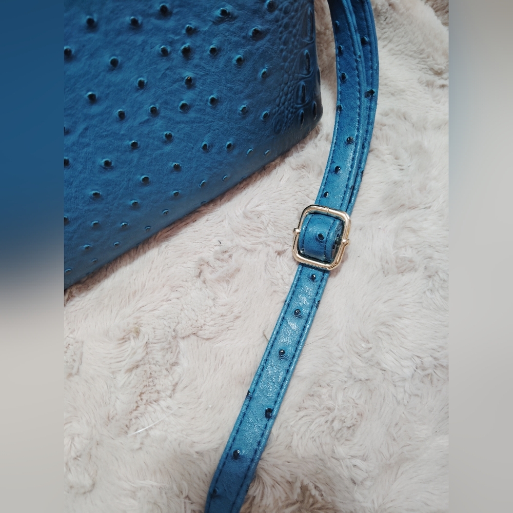 NWOT!! Beautiful Blue, Alligator/Ostrich, Textured Women's Crossbody - Picture 7 of 9